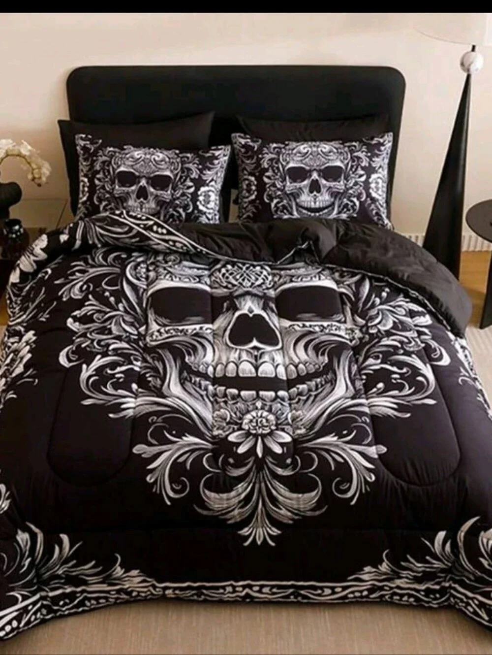 Black Skull Print Comforter Set  KING